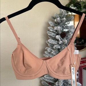 NWT Skims Fits Everybody Unlined Demi Bra- SIENNA Size 30D‎